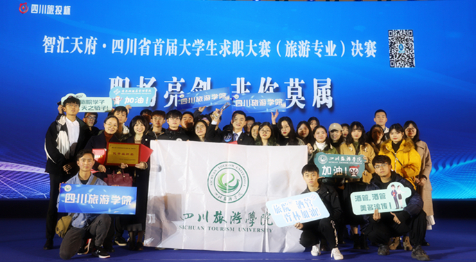 15746500655537.jpg 胥林与指导老师、观赛同学合影_副本_副本.jpg
