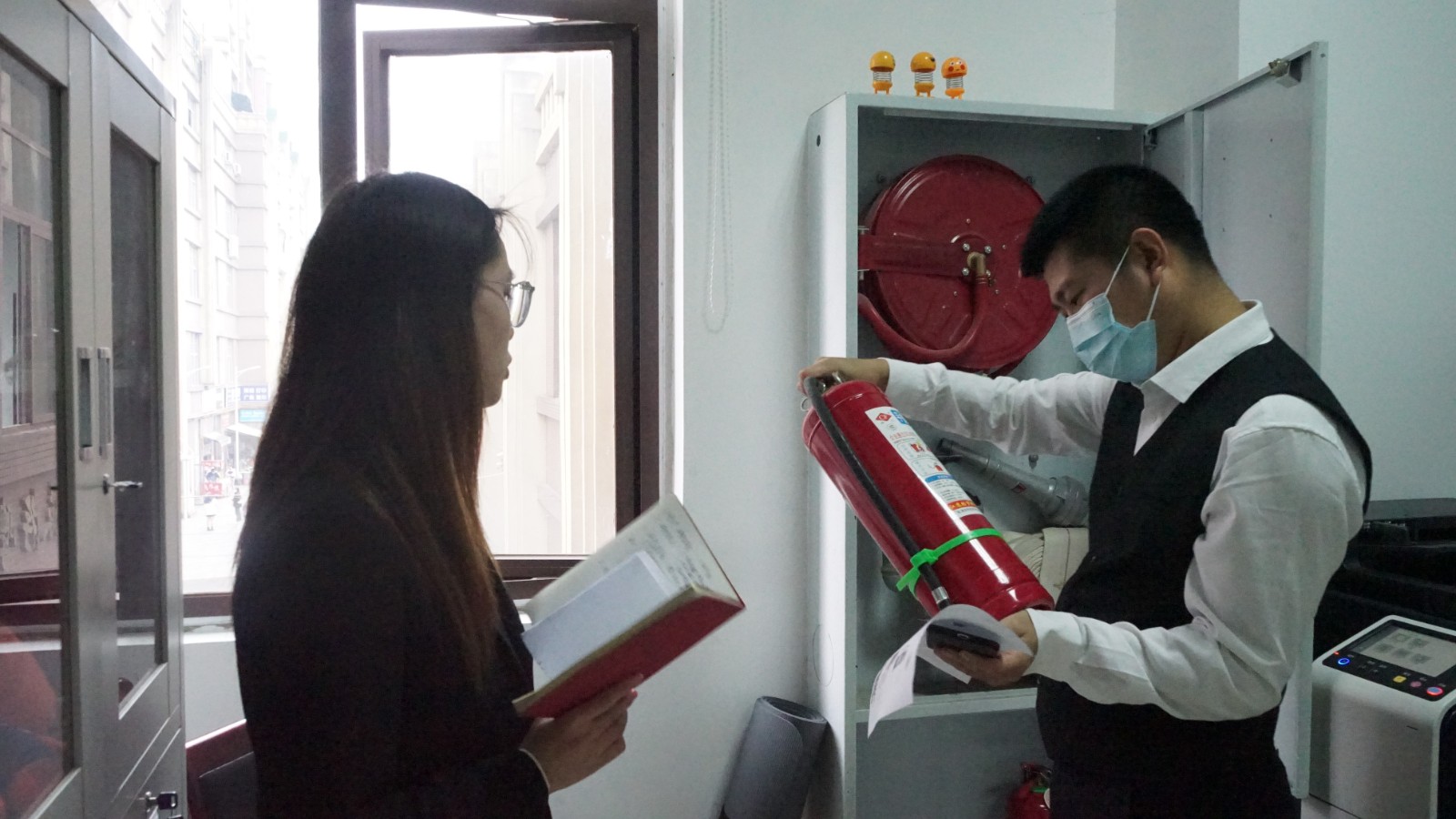 1637409203166576.jpg 图4 创新创业学院成功举办“119”消防宣传活动.JPG